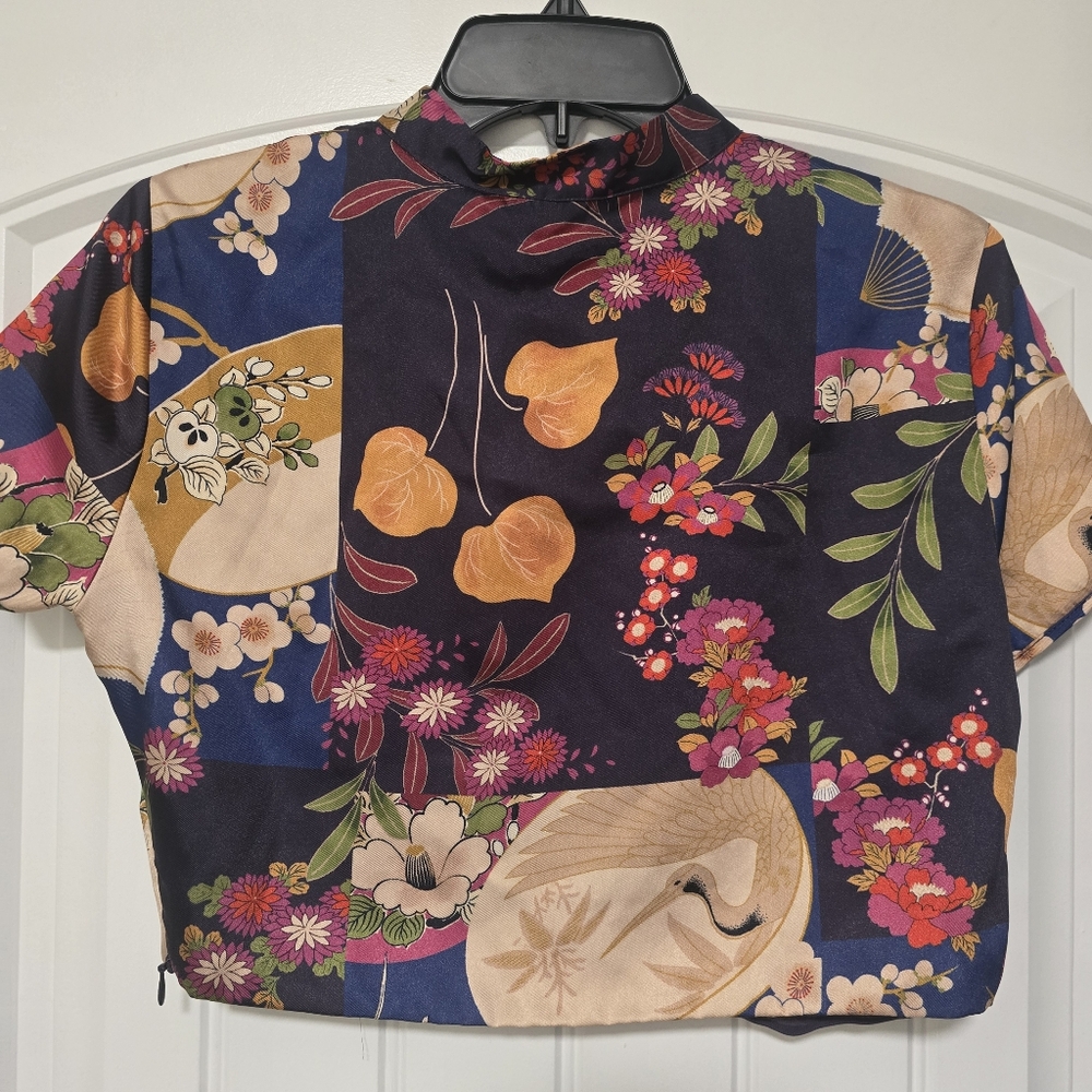 Floral Keyhole Crop Top - Picture 8 of 8